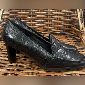 AEROSOLES Women's Black Crocodile Embossed Leather
Clichey Loafer Heels Size 7.5